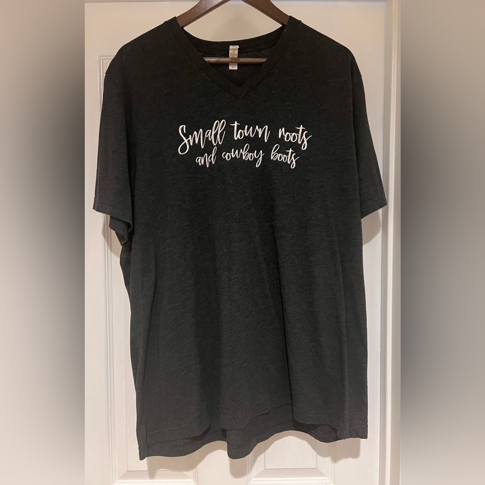 🟢Women’s V-Neck T-Shirt “Small town roots…”